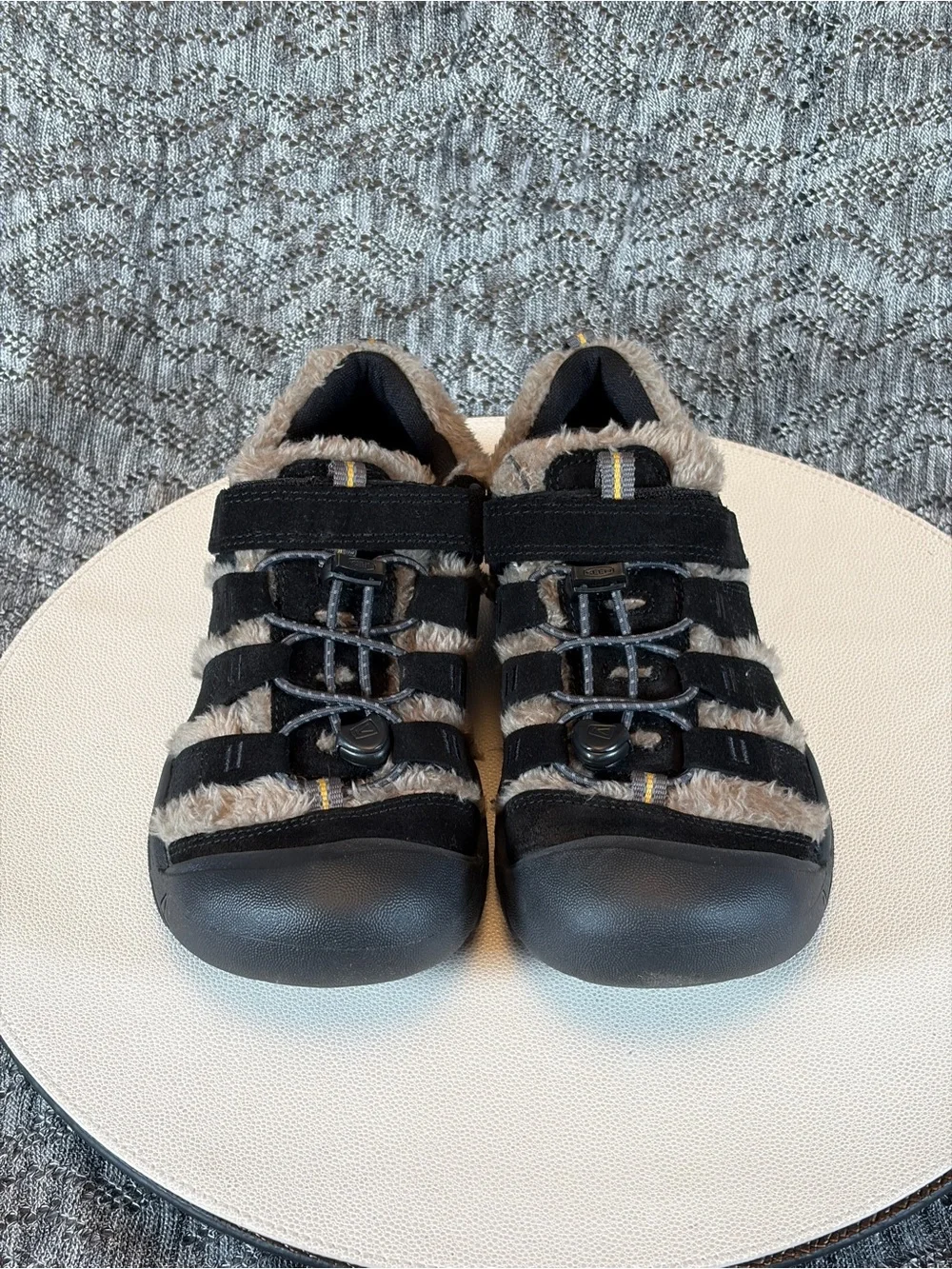 Keen Kids Newport Shoe Kids size 4 Big Foot Gold